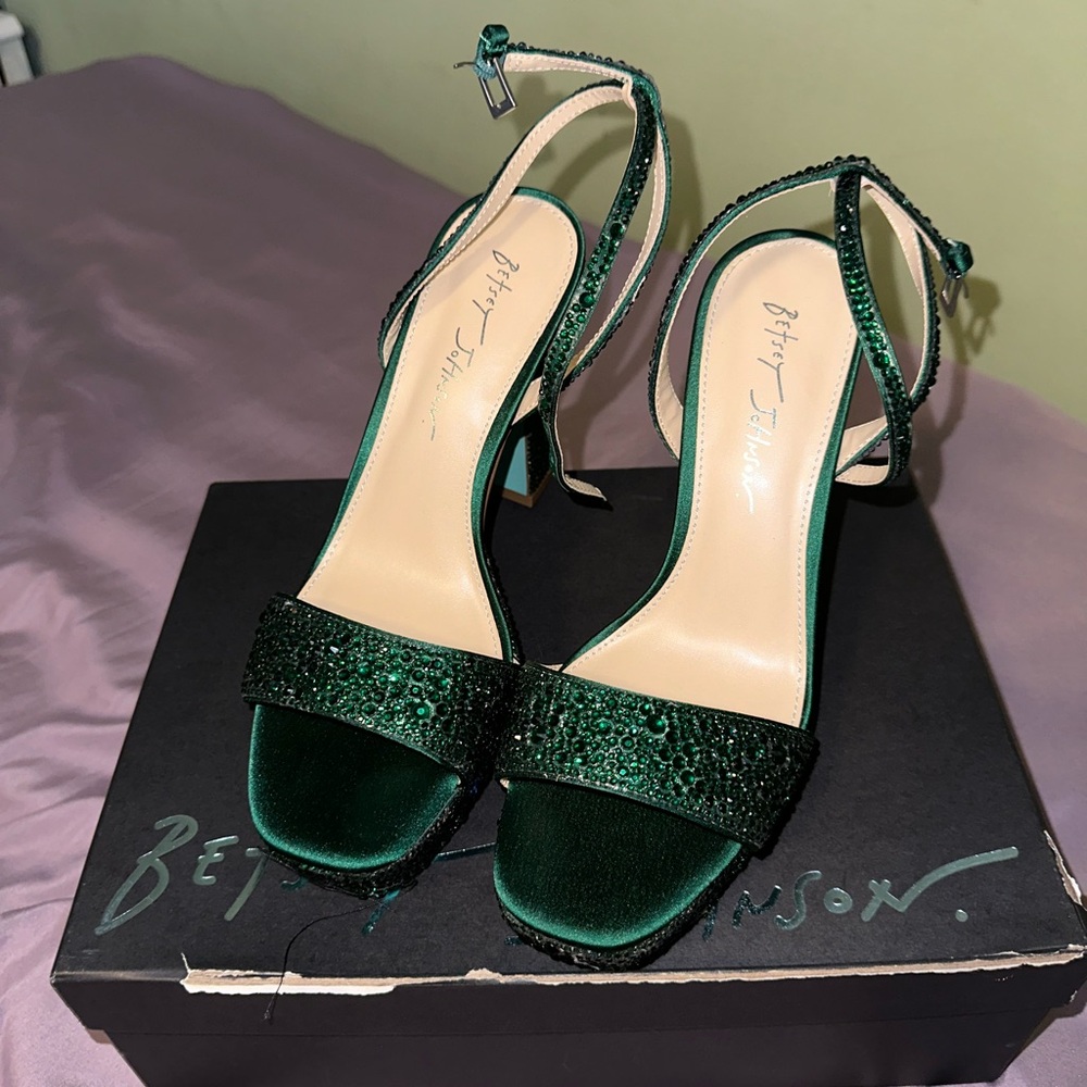 Betsy Johnson Emerald Green high heels